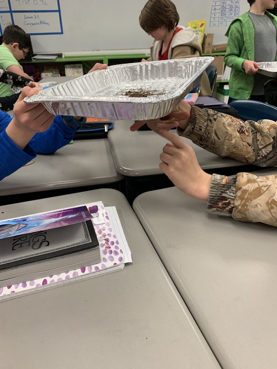McDavidsClass's tweet photo. Modeling amplitude on this fun Monday morning! #sciencerules https://t.co/FZPe1rGKkj