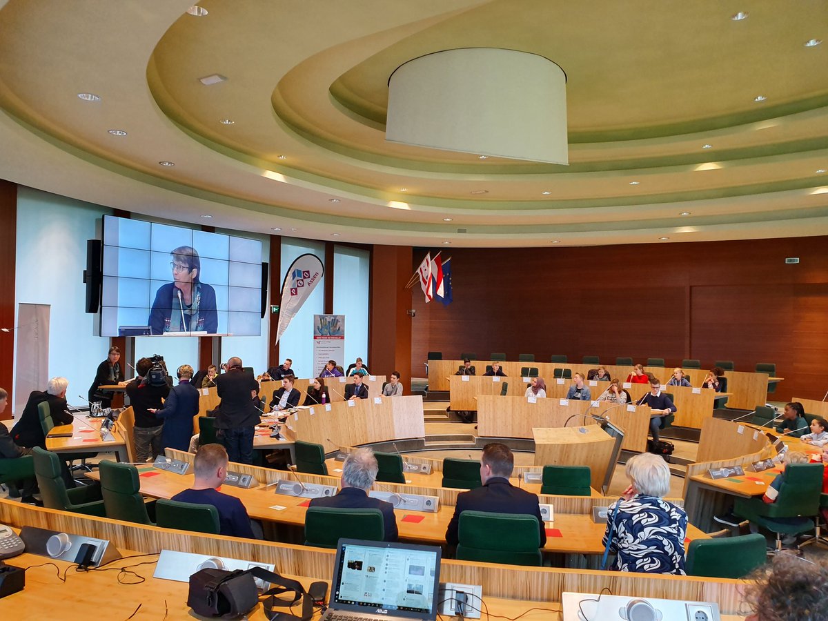 CvdK Jette Kleinsma legt bij de opening van de week van het openbaar onderwijs uit waarom de statenleden niet meedoen aan het #kinderdebat #aanslag #campagnestop