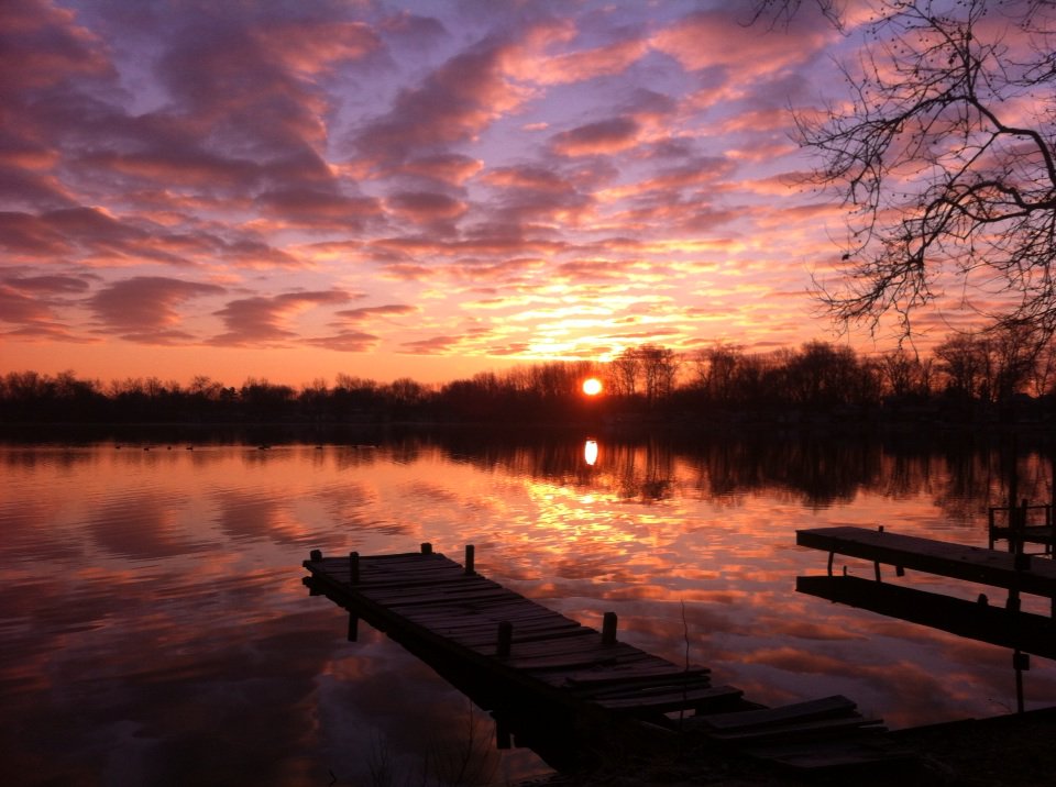 sumomay68's tweet photo. @AbbyWepplerWSBT this morning sunrise at Nyona lake @CariPeugeotWSBT @MattRudkinWSBT @EdRussoWSBT @WSBT #wsbtshare https://t.co/HwNJgWNfdQ