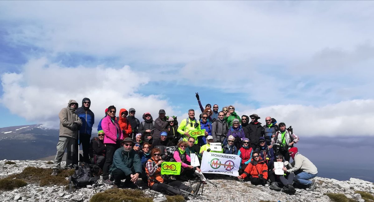 MONTARAGZGZ's tweet photo. Salida con #MontañerosDeAragon , Talamantes Añon, subiendo el pico Morrón. https://t.co/Pci2jpzwSy