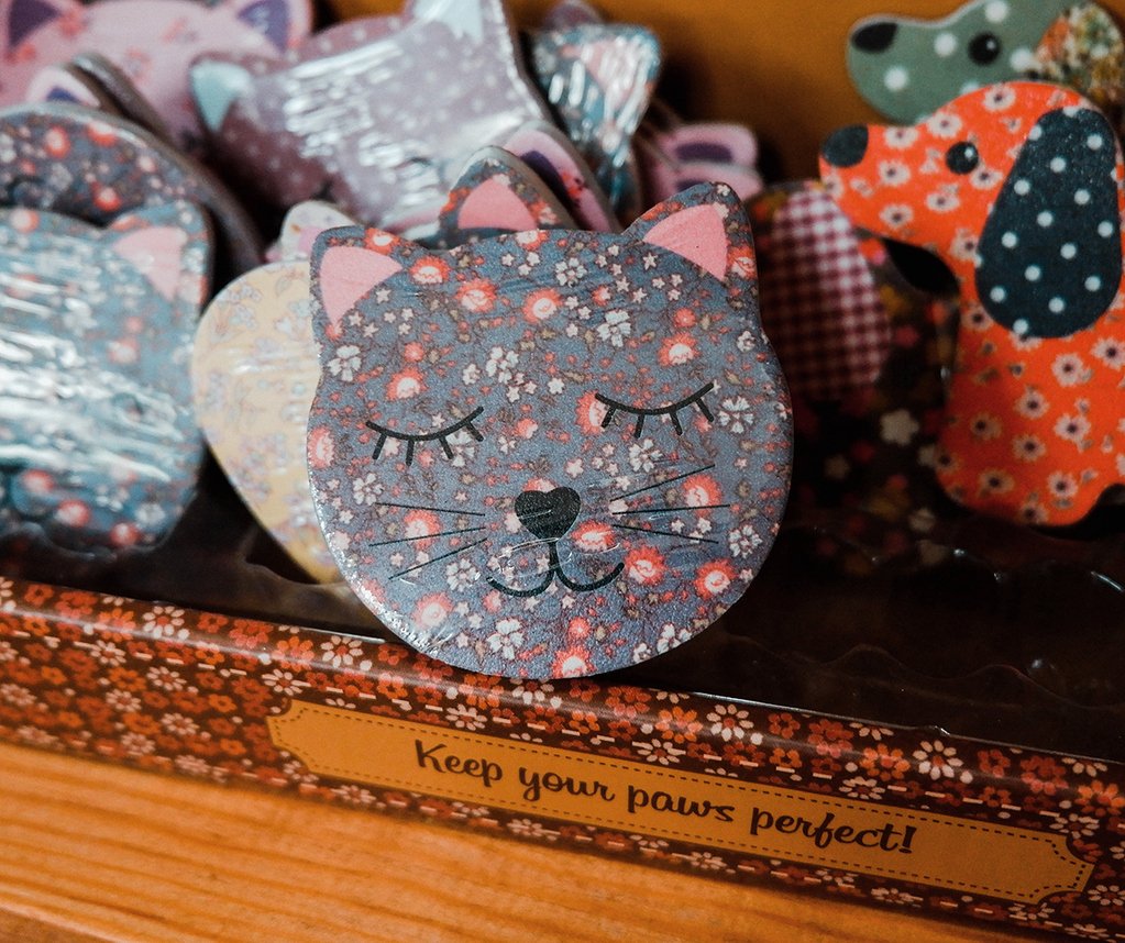 Present_Comp's tweet image. Keep your paws perfect with one of these cat nail files by #SassandBelle