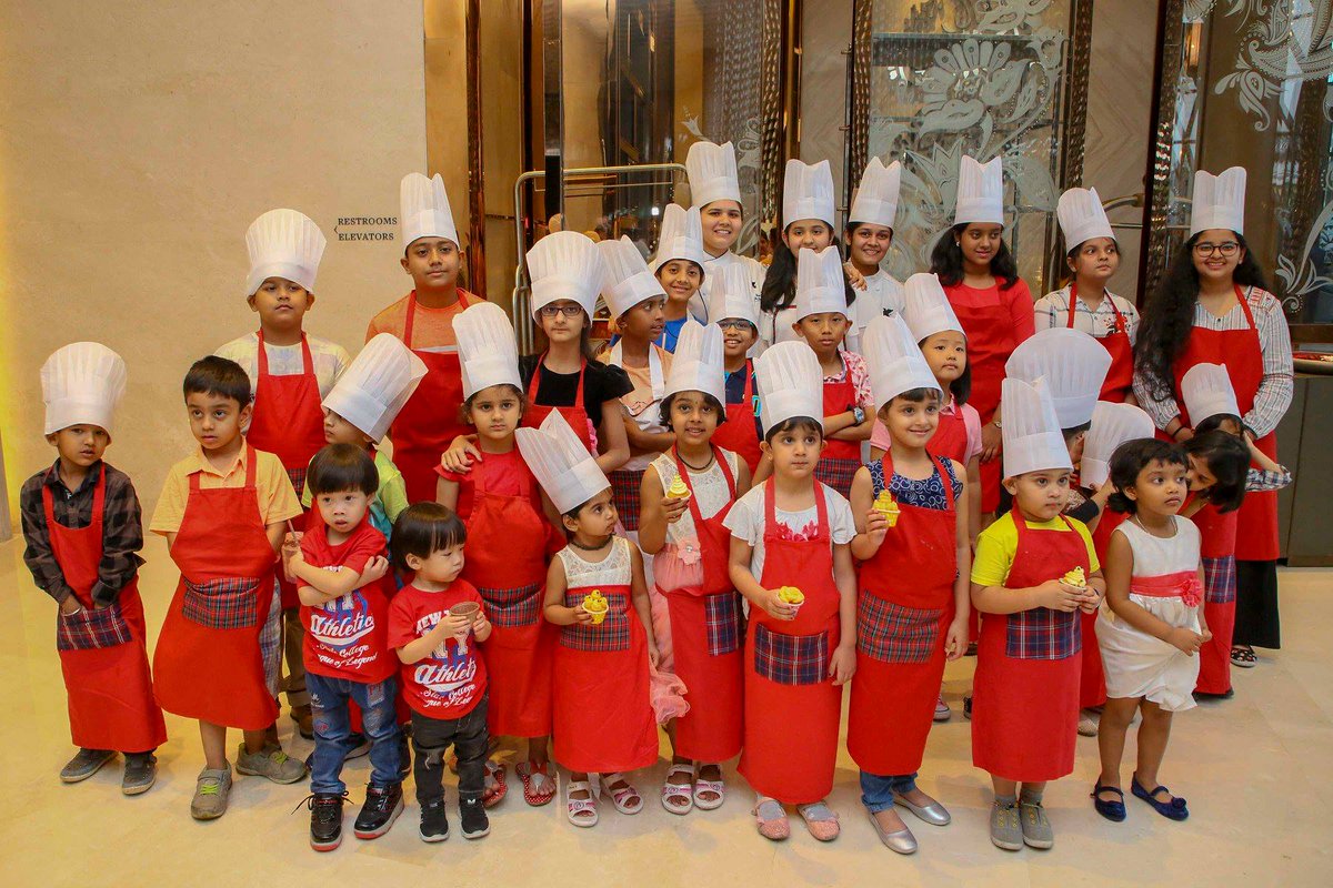 JWKolkata's tweet photo. Our cupcake making and frosting workshop at JW Marriott Kolkata was a great hit, amongst our little wonder chefs and parents. The tiny-tots had a blast unleashing their creativity while putting together some yummy tasty treats.
#KidsCulinaryClub #CupcakeMaking #OurWonderChefs https://t.co/1E5Xz3fk8l