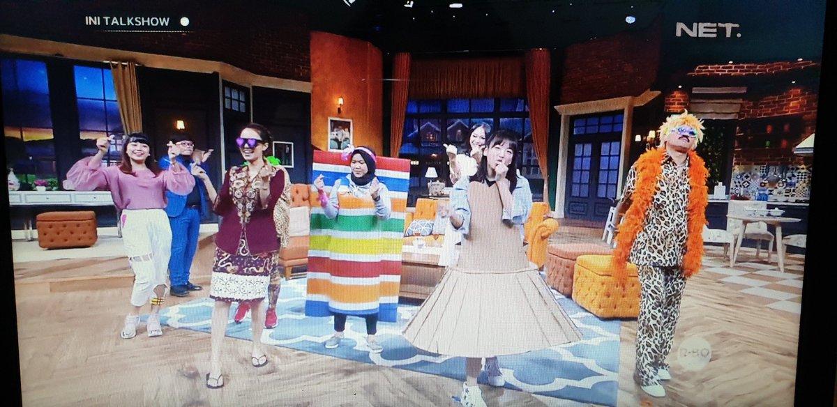 Tadi <a href="/Haruka_NKGW10/">Haruka Nakagawa 仲川遥香</a> sudah muncul lho gaess...

Jadi model pakaian dari kardus 😂😂😂

#HarukaDiIniTalkshow