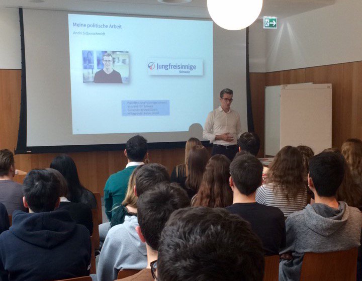 Heute bei der <a href="/AXA_Schweiz/">AXA Schweiz</a> für einen Workshop mit den Lernenden im Rahmen von #veränderedieschweiz. Mit dabei @andrisilbi_ zum Thema "wie kann ich mich in der Schweizer Politik einbringen?".