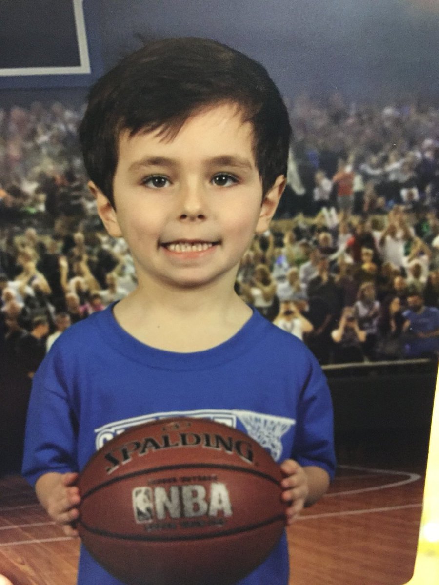 EightDazedAWeek's tweet image. #awkwardfamilyphotos eightdazedaweek.com/2019/03/18/awk…