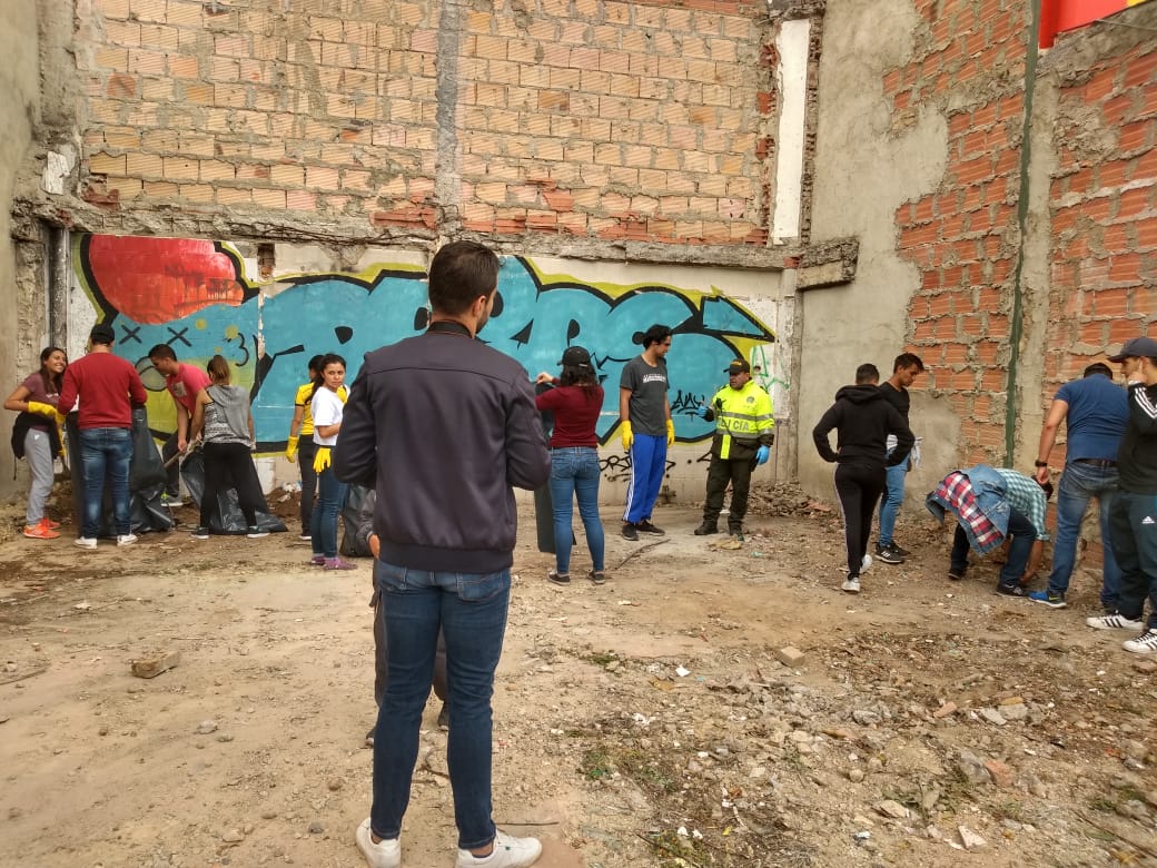 Recuperamos un espacio público mal utilizado y con metodología #SolucionesInteligentes, incentivando la #ParticipaciónComunitaria le daremos un nuevo valor a este espacio.🙌 Acércate y deja alguna #fotografía que quieras compartir con tu comunidad.