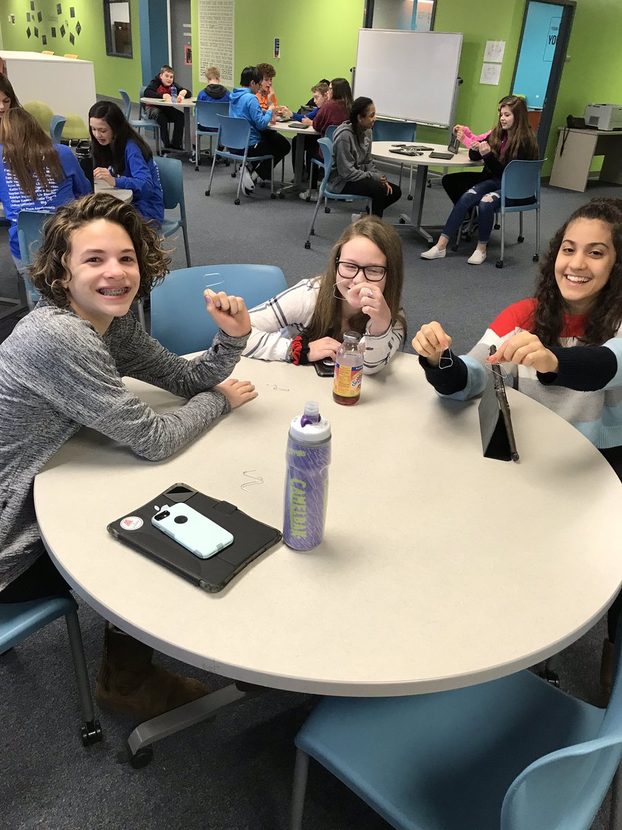 cristinoriordan's tweet photo. #ProjectDiscover learning the concept of divergent thinking through reinventing the paper clip! #innovationcampus @HCSD_ILC https://t.co/cLs4LJGoYO