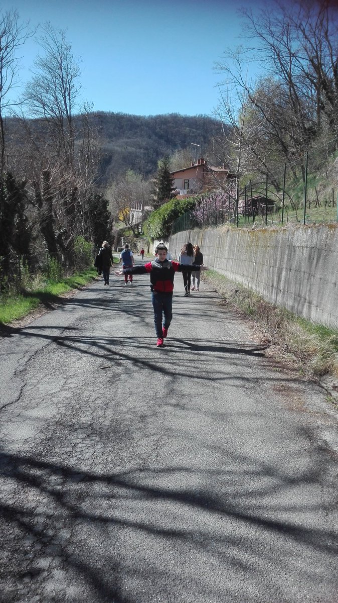 Denise_gioco's tweet photo. @Ic_Viguzzolo Pausa mensa...a spasso per #sansebastiano! Che paesaggio meraviglioso! https://t.co/HHFwT1tdwu