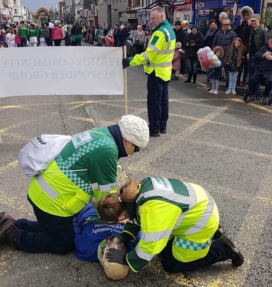 Ger_O_Dea's tweet photo. Well done to Fermoy Community First Responder Group taking part in their hometown parade yesterday...
Parade goers were given demonstrations on how to perform basic life saving #CPR skills.
Another great group linked in with the @AmbulanceNAS responding to life threatening calls https://t.co/ZJdzfSb7wR