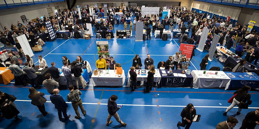 What differentiates Endicott from the lure of the big name college/university is its historic #internship model—a foundational piece of the College's educational system since 1939

Finding success/happiness without attending an "elite" institution 👉 endi.co.tt/GlobeMetroTeit…