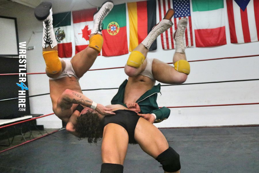 WrestlerForHire's tweet photo. HOT NEW #2on1 DOWNLOAD!
#AceOwens &amp; #JohnnyJobber vs. #RonniePearl

https://t.co/Nrg5Q1ZbYH

#twoonone #hunk #manmuscle #jobbers #teencuties #teenjocks #quads #abs #trunks #liftandcarry #wrestlingboots #bulge https://t.co/suskJyyYrv