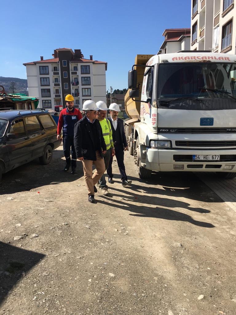 EmlakYonetim's tweet photo. Teknik İşler Müdürlüğü Sapanca TOKİ Konutları çevre duvarı ve çit çalışmalarını yerinde incelendi. https://t.co/zqh3uo6aU1