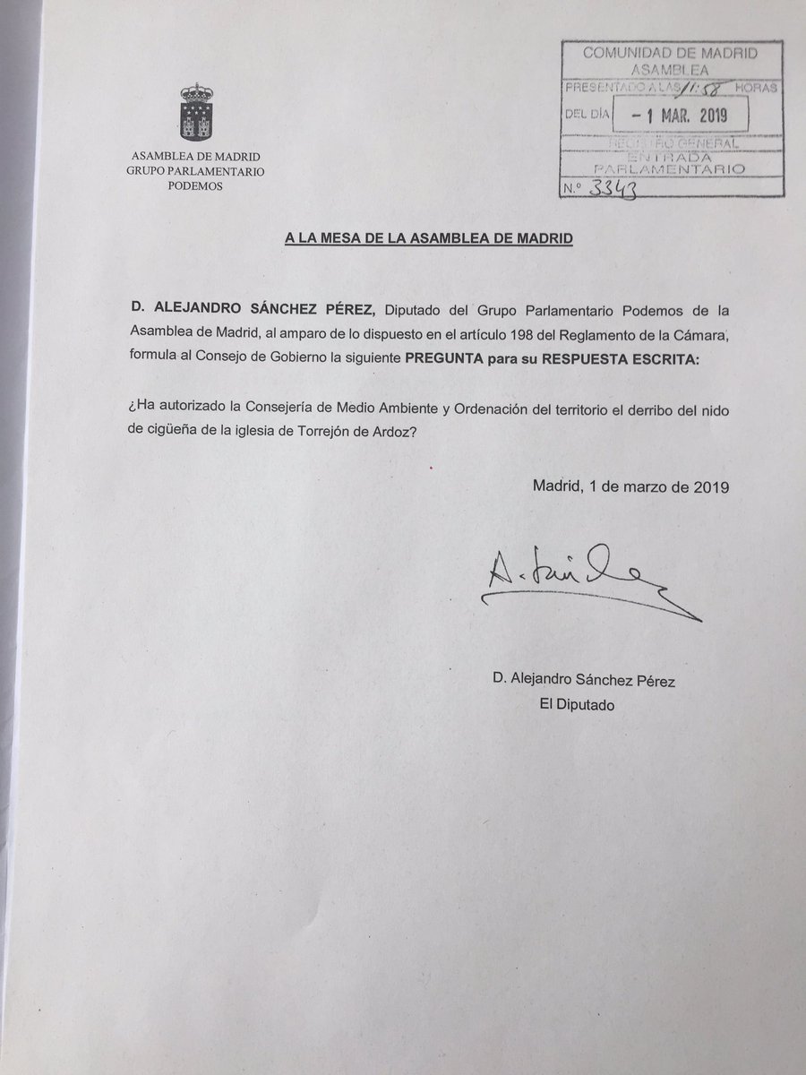 Las cigüeñas de <a href="/Ayto_Torrejon/">Ayuntamiento de Torrejón de Ardoz</a>  se han quedado sin su único nido por unas obras en la iglesia que tenían que haber hecho en invierno antes de que volvieran. <a href="/medioambientecm/">Medio Ambiente▪️Comunidad de Madrid</a> debe detener las obras del tejado para que Torrejón no pierda este emblema alado! chng.it/GgJ8T8vn