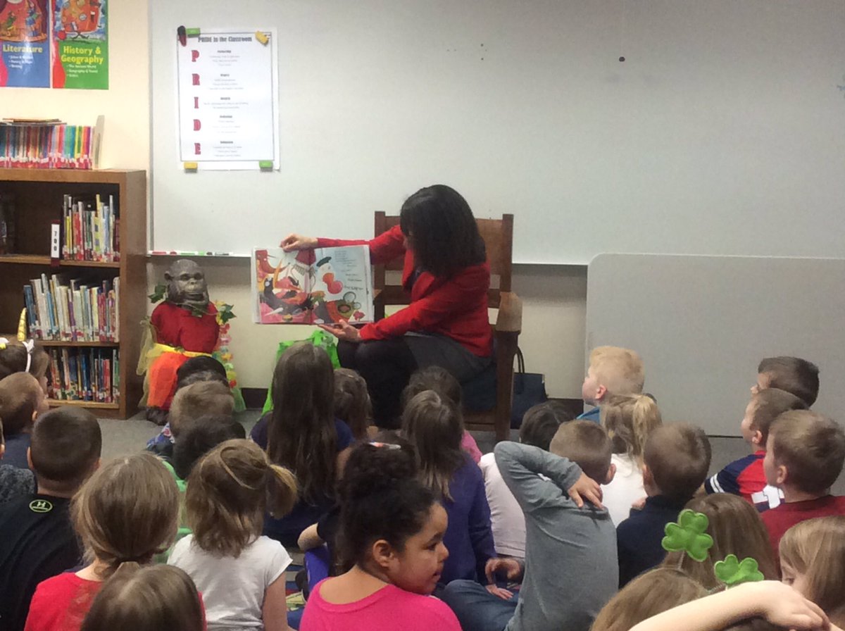 State Representative Bronna Kahle reads M is for Mitten for Clinton Elementary kindergarten! #ourfuture #readingmonth @clintoncommscho @EllisPrincipal