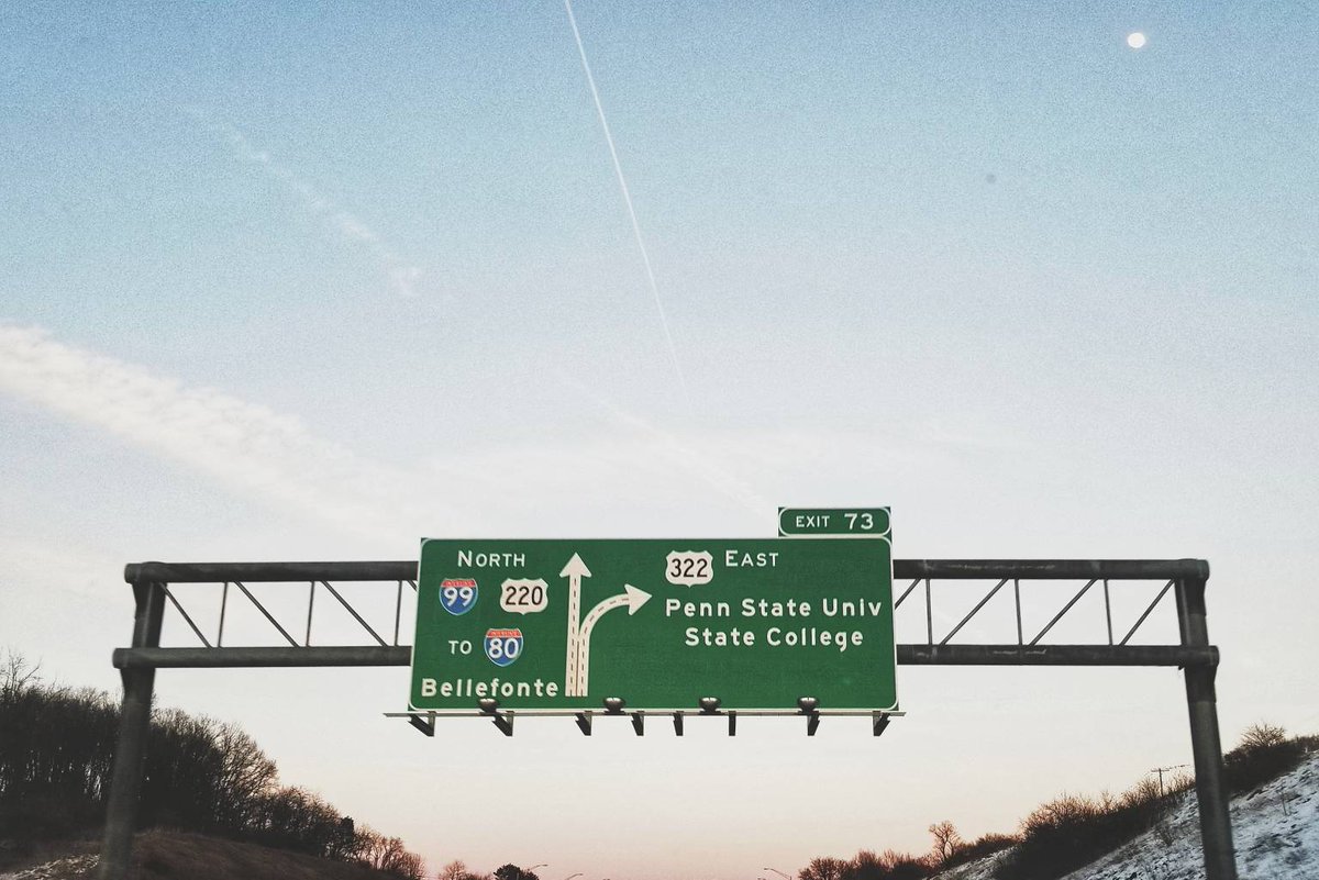 TFW you see a road sign that leads you home. 😻