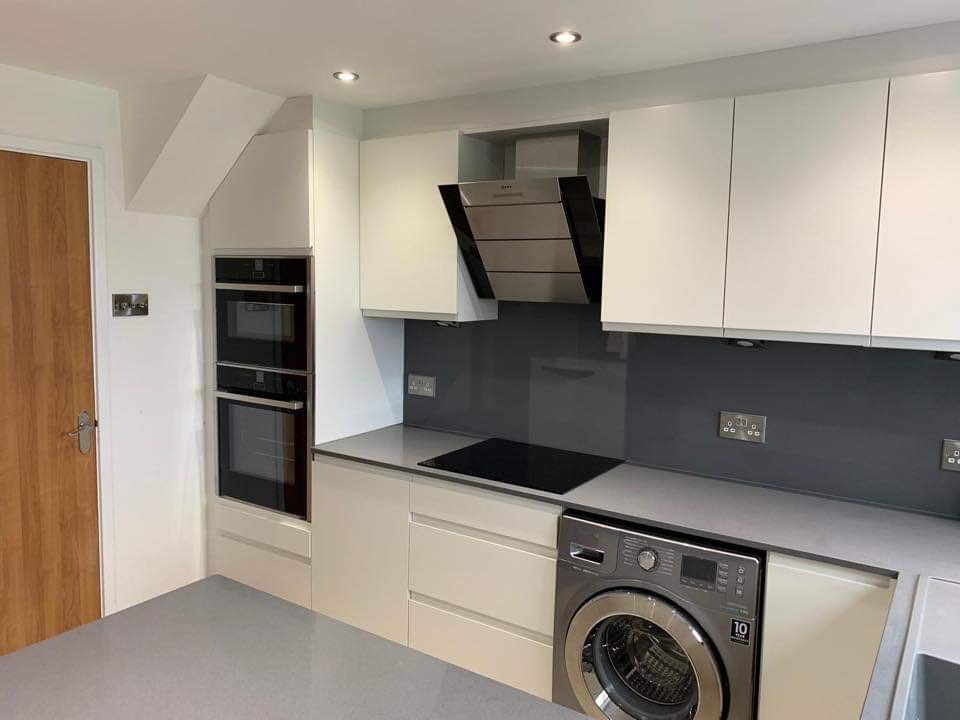 dvdfurniture's tweet photo. DVD #Kitchen Cabinetry in @EGGER_UK W1200 Porcelain White with @PWSDistributors #Remo Matt Porcelain fascia complete with @HettichUK #Softclose #ArciTech Drawer Boxes & #Sensys Hinges. #FittedKitchen #Bespoke https://t.co/wHBUEy3XQ4