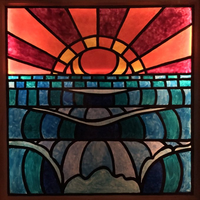 🌅🌊 #sunset over crashing #waves, stained glass art @TLChihuahua on Divisadero last night.

#art #stainedglass