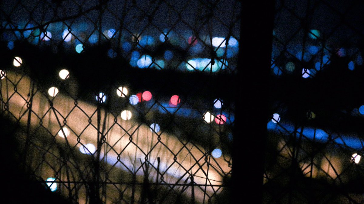 フェンス越しの夜景玉 #夜景 #夜の風景 #夜の風景写真 #光の粒