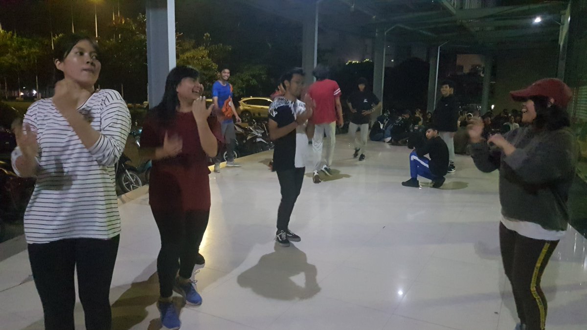 Halo guyss, mau ngasih info nih kalo malem ini kita lagi ada latihan rutin Modern Dance Embun