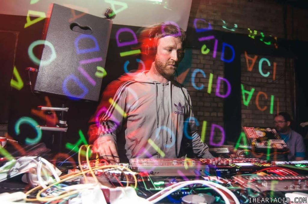 _MELTYOURFACE_'s tweet photo. Our latest #WaveformLive live #HardwareSet comes from @ChevversMusic as he releases his brand new #album on #Shipwrec - out today! https://t.co/4LCWVTHBH5 https://t.co/cb3zkhm4S8