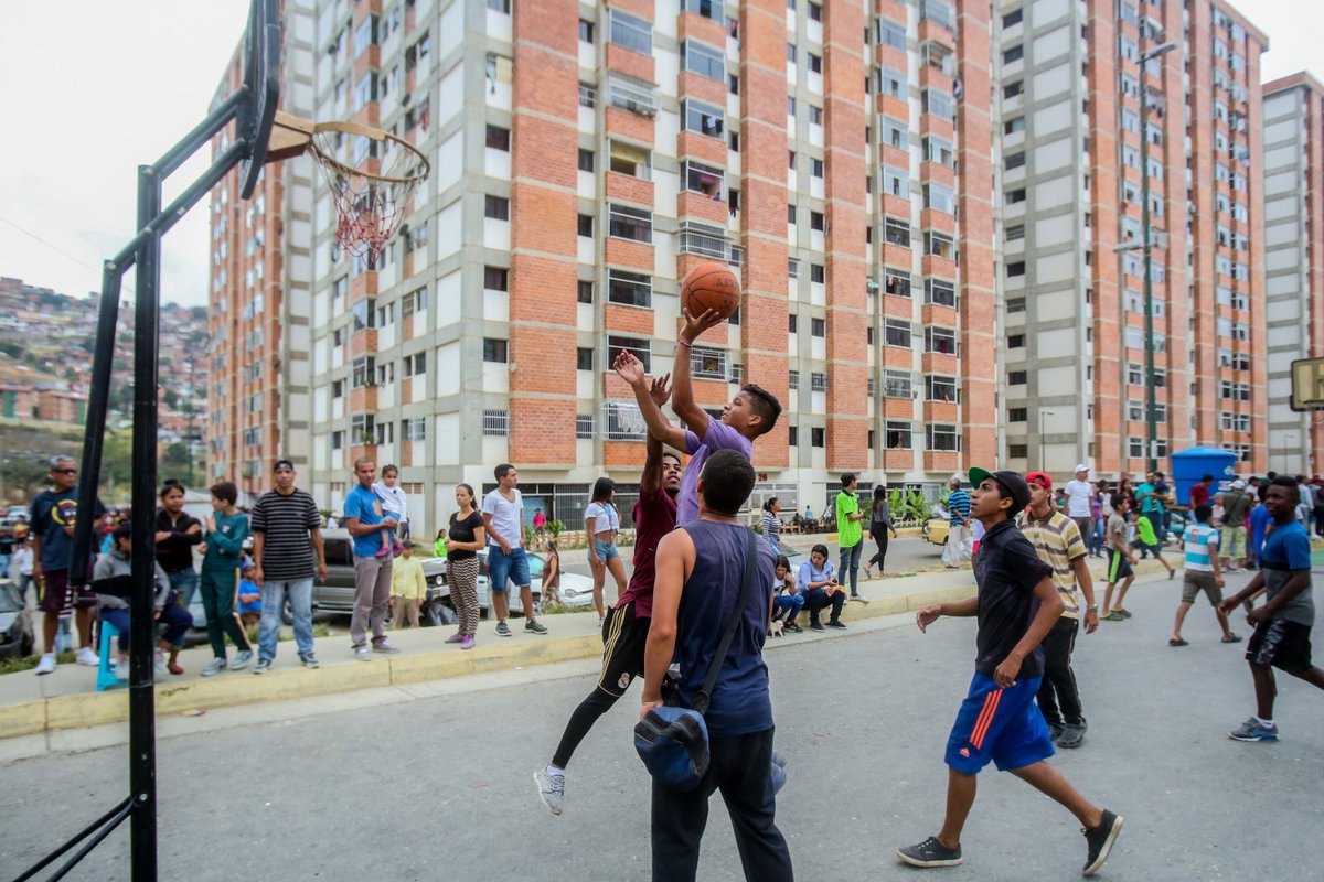 snantidrogas_ve's tweet photo. #Dato | En el urbanismo “Los Rusos” en Ciudad Tiuna, el Frente Preventivo del @MIJPVenezuela celebraron un KO a las Drogas para promover la prevención del consumo de drogas a través del deporte. @ppgrillo66 https://t.co/Zm9JplNL4s