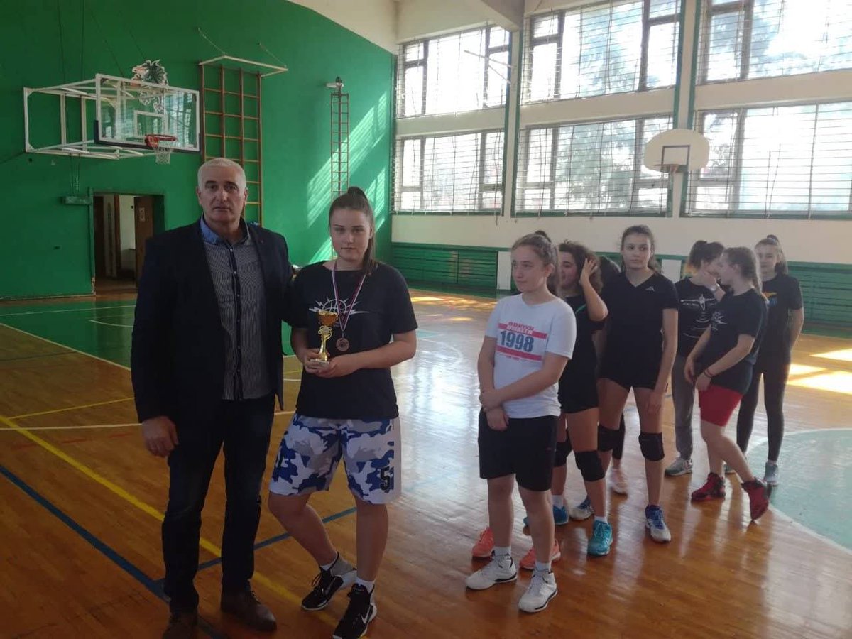 OCukarica's tweet photo. Општинско првенство у кошарци за девојчице
https://t.co/03kK0uct9G
#cukarica #takmicenje #kosarka #devojcice https://t.co/oaMvsNbFnc