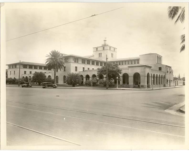 FedJudicialHist's tweet photo. Congress created the U.S. District Court for the District of #Hawaii #OTD in 1959, to be effective upon statehood (pic: Honolulu courthouse, built 1922) https://t.co/lDY4OVE0eV https://t.co/IeeZ0swh4b