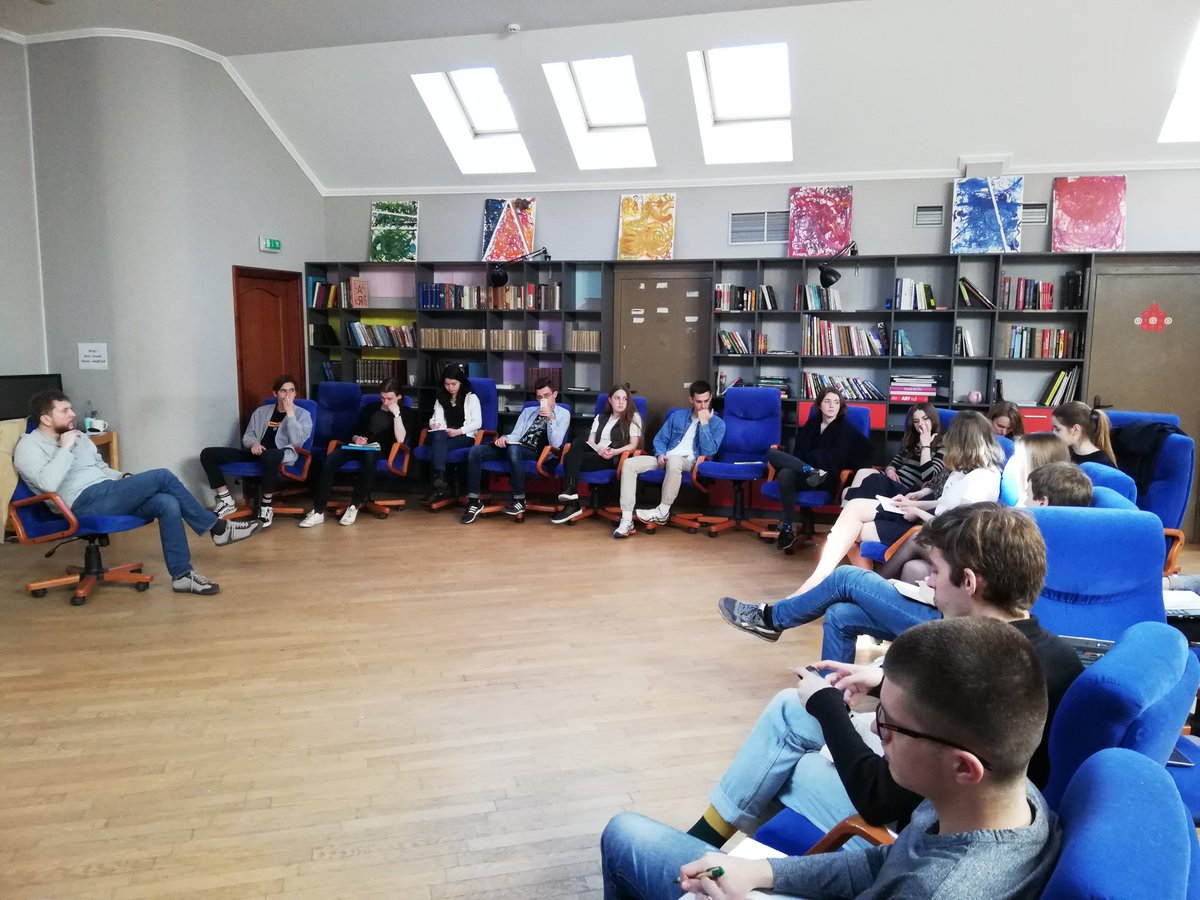 ula_kyiv's tweet photo. 📚Trying to understand, what is #philosophy📖 - the mother of science, together with @TarasLyuty from @NaUKMA
"The main difference between #western and #eastern ways of thinking is that in #Greece philosophy was formed a specific kind of knowledge, which is called theoretical." https://t.co/2XsZpqrw5d