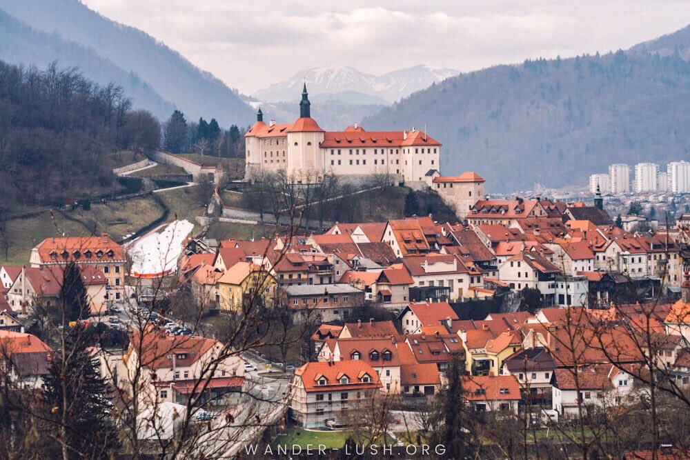 For such a small country, #Slovenia has tons to offer. So I've put together the best places to visit in Slovenia as day trips from Ljubljana. 
broganabroad.com/best-places-to…