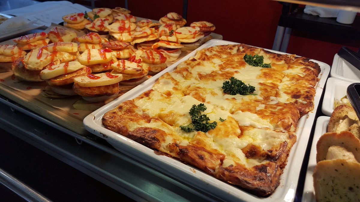 at_Garth_house's tweet photo. Veggie Monday's @At_BDB_Kitchen halloumi shack &amp; red lentil lasagne with garlic bread #gr8food @BDBSchool @welovewoking https://t.co/cx23ylox0b