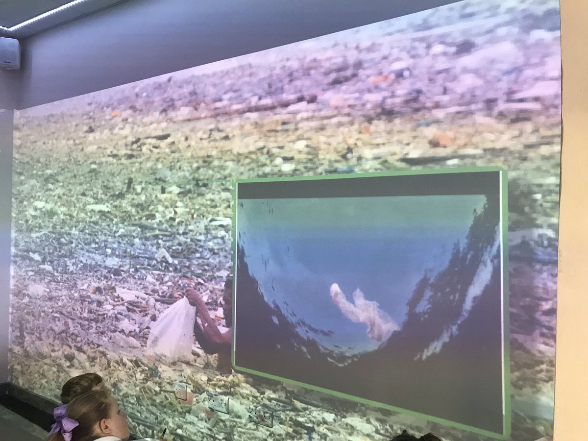 OJA_Brumby's tweet photo. Year 6 making great use of the immersive environment this afternoon looking into plastic pollution of the oceans as part of our Environment Week #OPAScienceWeek #OPAEnvironmentWeek https://t.co/1tv4MkSJa5