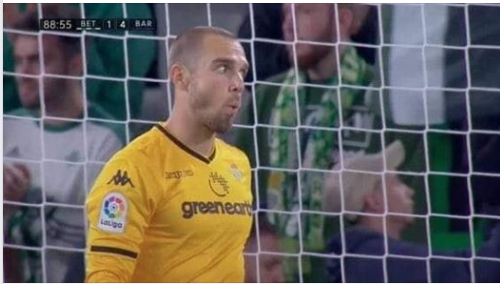 tips180's tweet image. Real Betis goalkeeper reaction after Messi's wonder goal to complete his hat-trick. ⚽️⚽️⚽️

😄😄😄😄😄😄😄

#Realbetis #laliga #barcelona #lionelmessi #soccerfans #betworld #footballfans #epl #laliga #betworld #investmentworld #predictiongames #tipsbet #tipsworld #soccertips