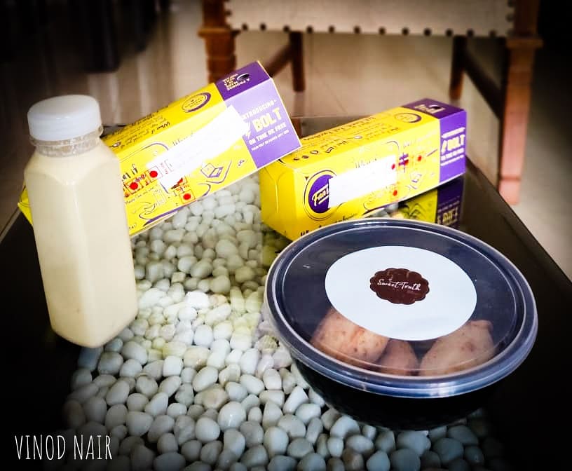 TheVinodNair's tweet photo. #WhatIfWithFaasos #HoliReady
The #Holi Special Menu Launch by @faasos is making me go weak in the knees. The #Thandai &amp; #Gujia are so fantastic that it will transcend you directly into #Mathura &amp; get you to experience the Divine Love of the Festivities &amp; Food of #AuthenticHoli https://t.co/oo3WnSSxRp