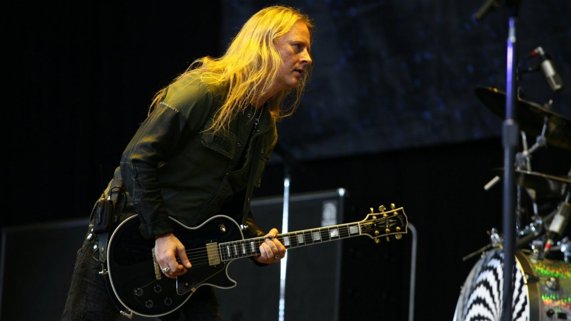 Happy birthday Jerry Cantrell  