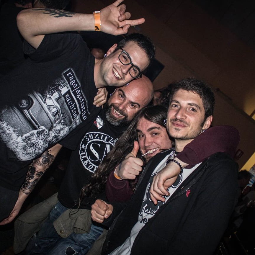 Reencuentros en el Festival OlmoRock. 
📸 <a href="/FranciscoMPeco/">Francisco M. Peco</a>