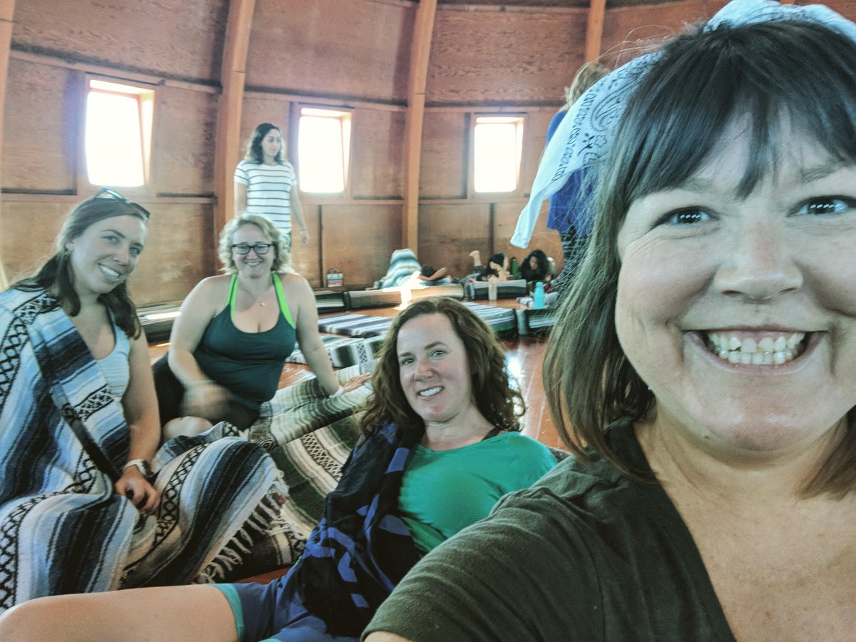 mindica's tweet image. You guys. We went to a sound bath yesterday and now I gotta stock up on crystals and essential oils thanks Palm Springs. #palmspringa