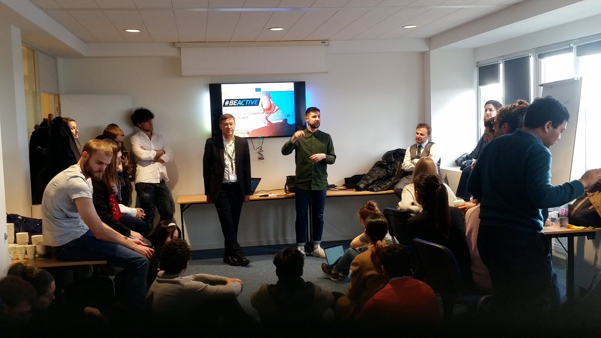 Today, we're welcoming at the #HouseofSport students from <a href="/EMLYON/">emlyon business school</a> ! We are also very happy to welcome <a href="/lelosyv/">Yves Le Lostecque</a> who has come to present the EU's in the field of Sport and answer all questions the students may have! 📚💬🤝🇪🇺