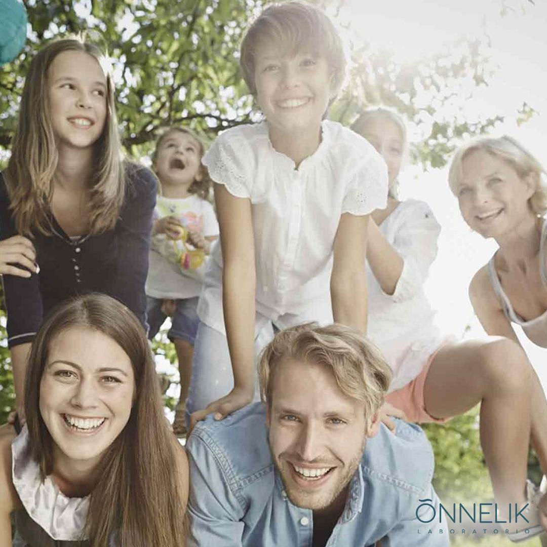 labonnelik's tweet photo. La familia son la brújula que nos guían. Son la inspiración para llegar a grandes alturas, y nuestro consuelo cuando ocasionalmente fallamos. Brad Henry.
.
.
.
#FelizDía #OnnelikLaboratorio #CuidaDeTi #Lunes #PielSaludable #Familia https://t.co/BKvgrHppzU