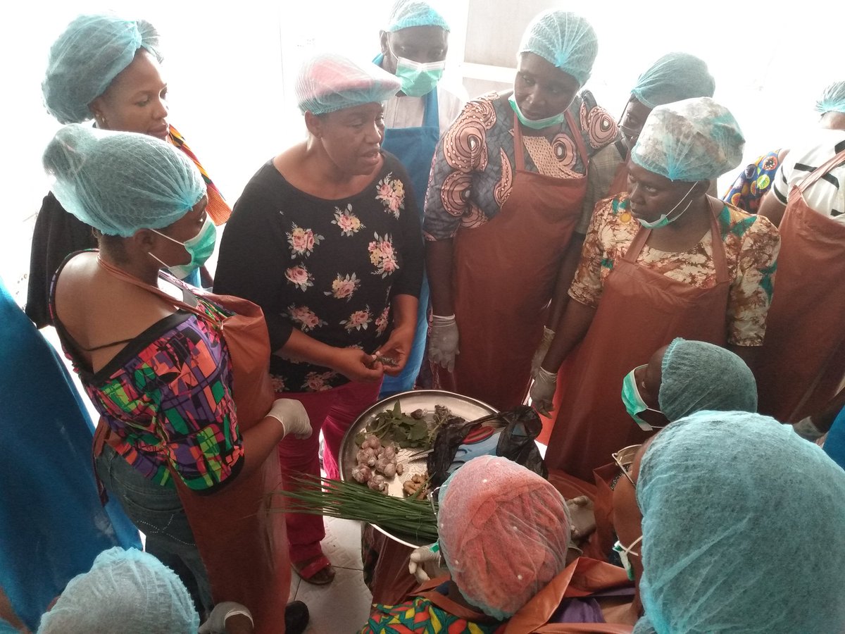 arome_alfa's tweet photo. Spicing of the fish for Processing.
Items are 
Ginger 
Galic
Lemon grass 
Pounded nd mixed together in warm water 

#ENABLETAAT18 #TAATAquaculture @IITAYOUTHAGRIP
@Taat_Africa 
@IITA_CGIAR 
@Bucheve 
@ifedayoibironke 
@AfDB_Group 
@WorldFishCenter
@olaniyiajibola7 
@BawaGift https://t.co/wFlME6lNbD