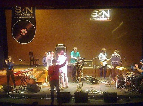 autumncomets's tweet image. No es la mejor foto, pero es la única que tenemos del momento en el que @efterklang  nos invitaron a subir para tocar con ellos, fue en noviembre  de 2010, en un Teatro Lara lleno. Además tuvimos la suerte de cantar  "Useless" junto a Russian Red. Alguien estaba por allí?