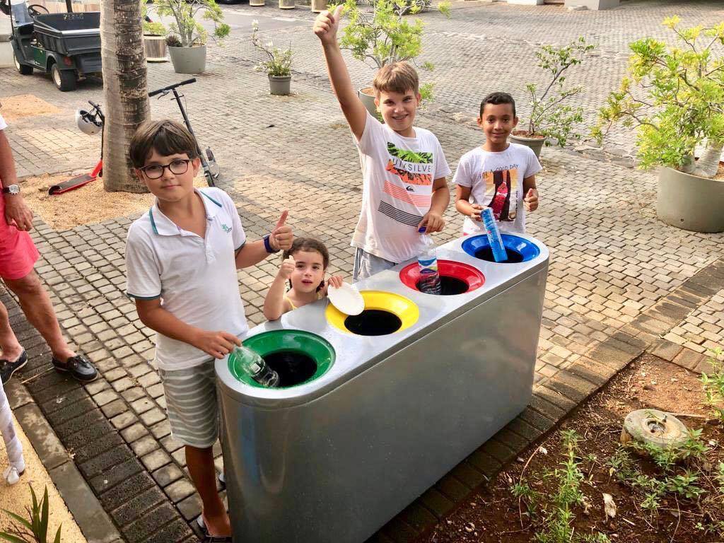 AzuriMauritius's tweet image. #GlobalRecyclingDay ♻️🚮
À #Azuri, petits et grands se mobilisent pour le #trisélectif à l'occasion de la #journéemondiale du #recyclage ♻️🚮