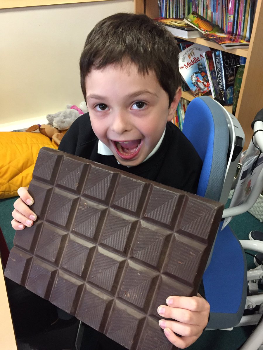 RedlandsWorksop's tweet image. We’ve had an exciting day in year 3; Carl an experienced chocolatier from @MinistryofChoc has delivered a workshop for us and now we’re all chocolatologists! #TheMayans #schooltopic