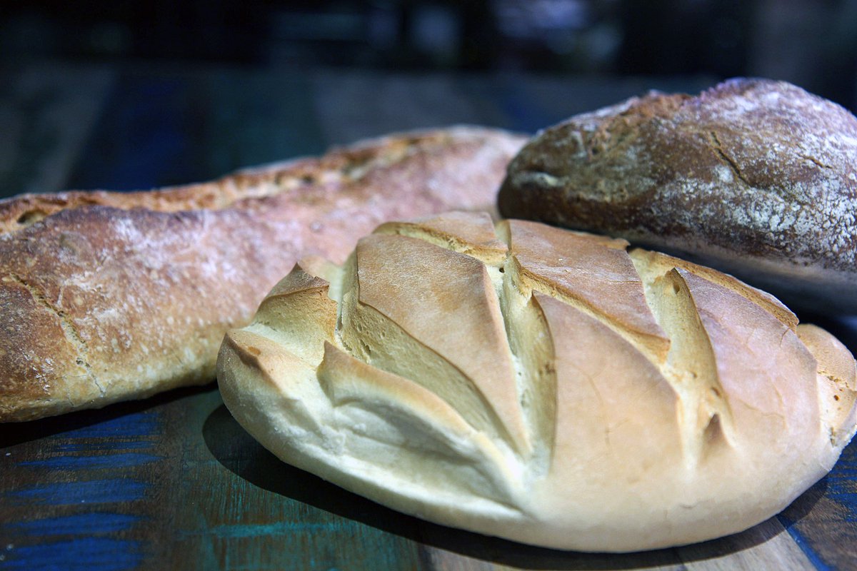 También tenemos para ti el mejor pan que hemos encontrado... disfrútalo cada día.

#Pan #ElReblochón #Montecarmelo #ClaraDelRey