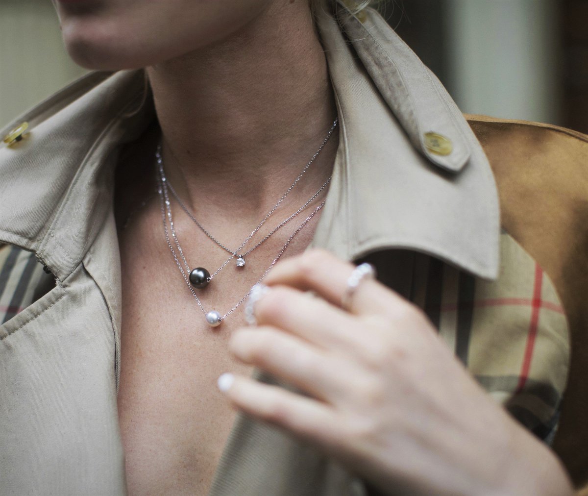 Keep it simple and sophisticated and you will always have style. Mikimoto showing us how it's done.