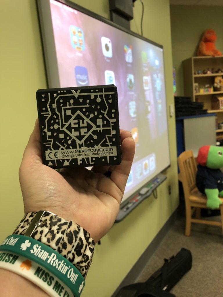 Can you tell a story using a cube? I can and so can my students! @MergeVR #57degreesnorth