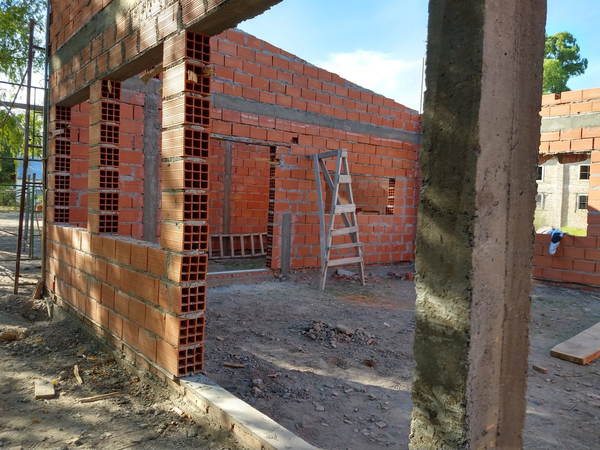 MuniRioColorado's tweet photo. En Buena Parada estamos  construyendo el Salón de Usos Múltiples del Centro Integrador Comunitario que permitirá brindar un espacio para capacitaciones, talleres y distintas actividades https://t.co/Kha9tgPCqo