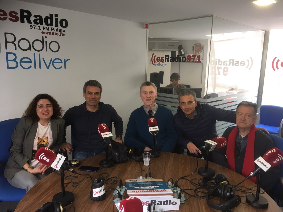 FJoleaga's tweet photo. Hablando del @RCD_Mallorca y del @atleticbalears con @CortesLanao #PepCrespi #ToniPont @lopezsahuquillo y #LuisMiro https://t.co/cBaPqKX70r