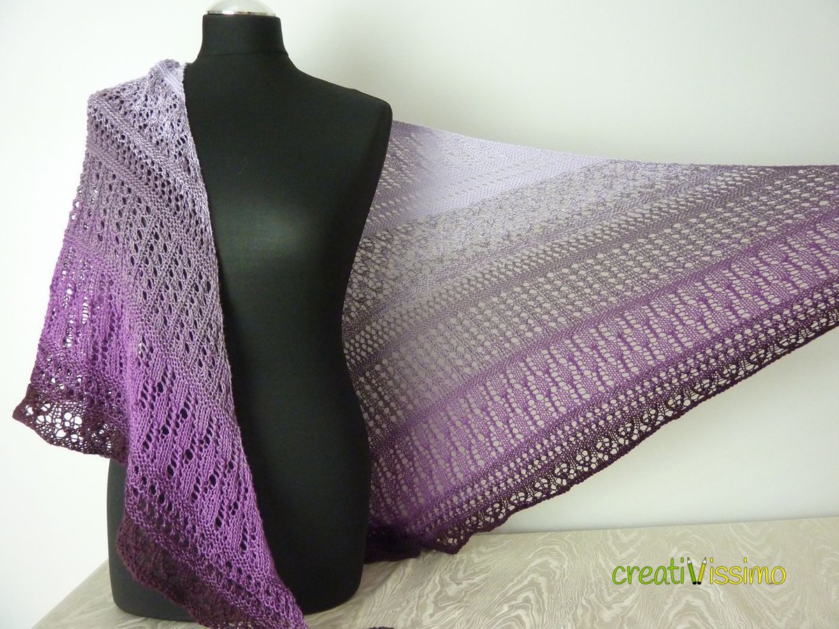 _creativissimo_'s tweet photo. Das #Tuch "Chianti" - ein echter Hingucker, bei dem sich Lochmusterstreifen und kraus-rechts-gestrickte Streifen abwechseln.... Die #Anleitung mit Strickschrift gibt es bei https://t.co/65FYiKLs8o und https://t.co/zfM7178pul https://t.co/RoH5YU28Ie