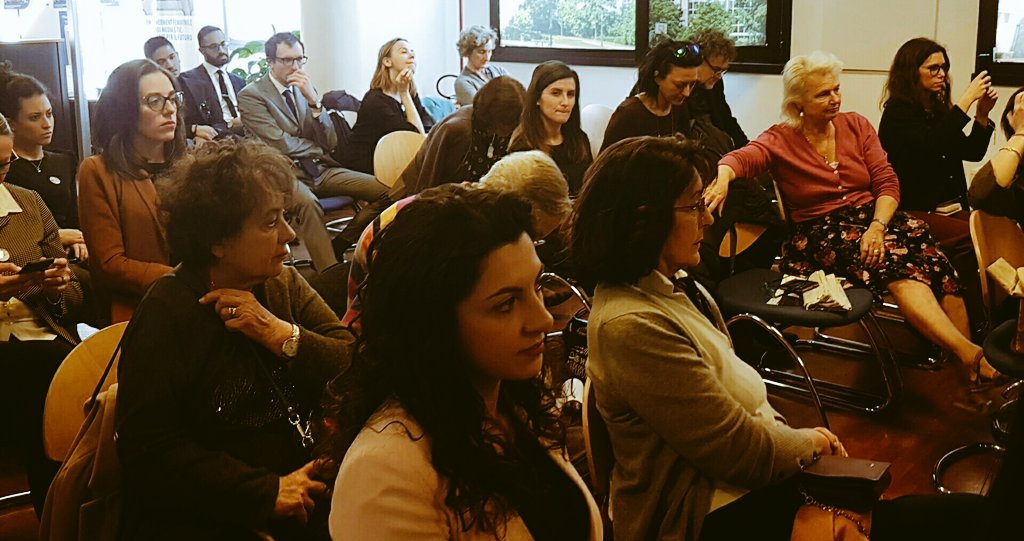 ClaudiaLarix's tweet photo. Parte oggi il Patto delle #Donne per il #Clima e l'#Ambiente. 
Dalla #protesta di #FridaysForFuture, alla #proposta del Patto, che ne accoglie lo spirito.
Grazie Senatrice #AssuntelaMessina, @cristajani Clara Callegaris  @ComuneMI @ValeMagliaro @WeHatePink @GassmanGassmann https://t.co/ZV7FAhLuRH