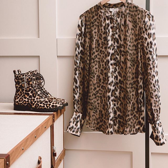 Mets de l'avant ton côté félin! Look signé @rebeccaminkoff &amp; <a href="/joie/">Joie</a> chez <a href="/hudsonsbay/">Hudson's Bay | La Baie d'Hudson</a>